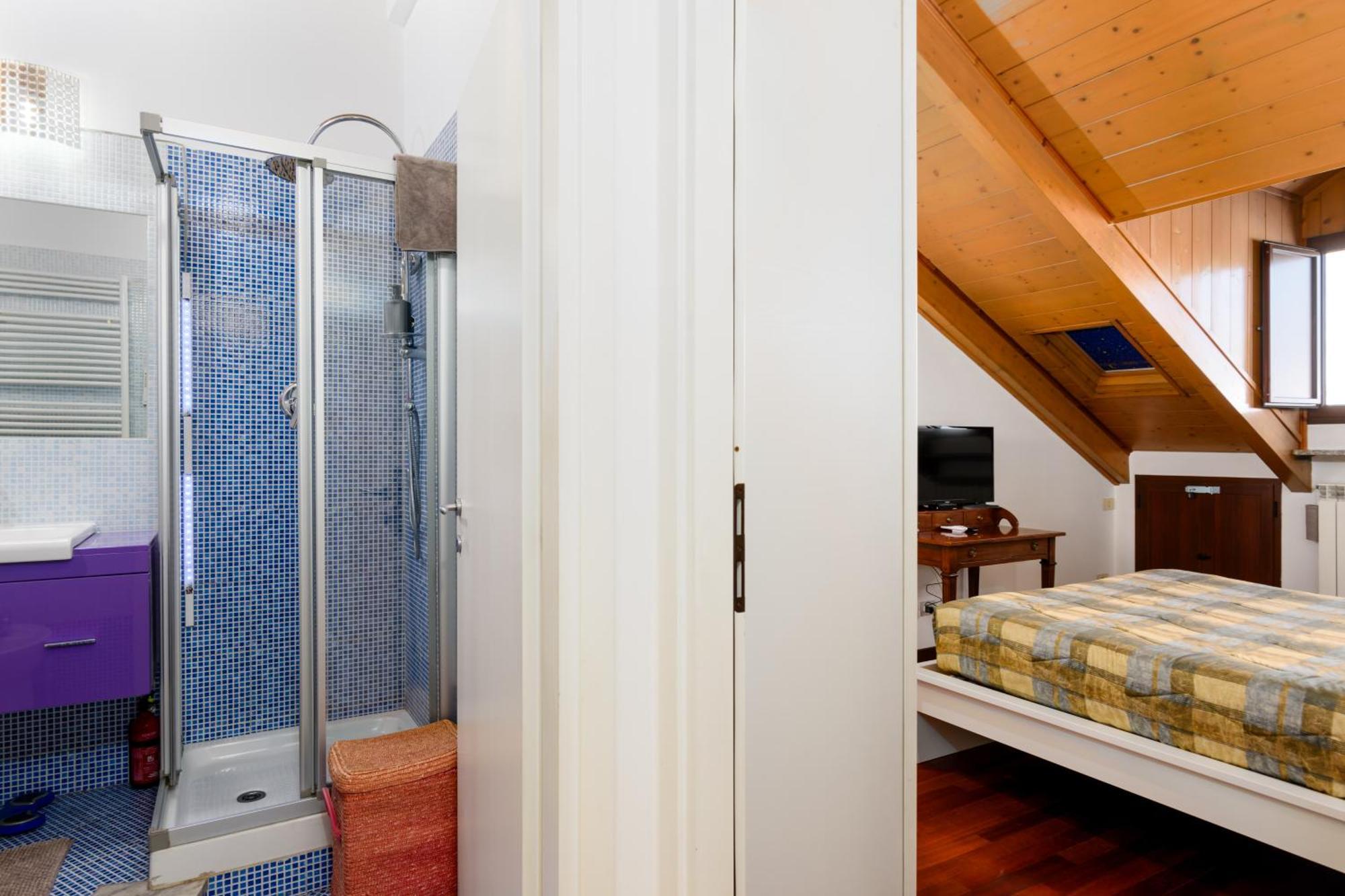 Ampia Mansarda E Terrazzo 10 Minuti Dal Centro Apartment